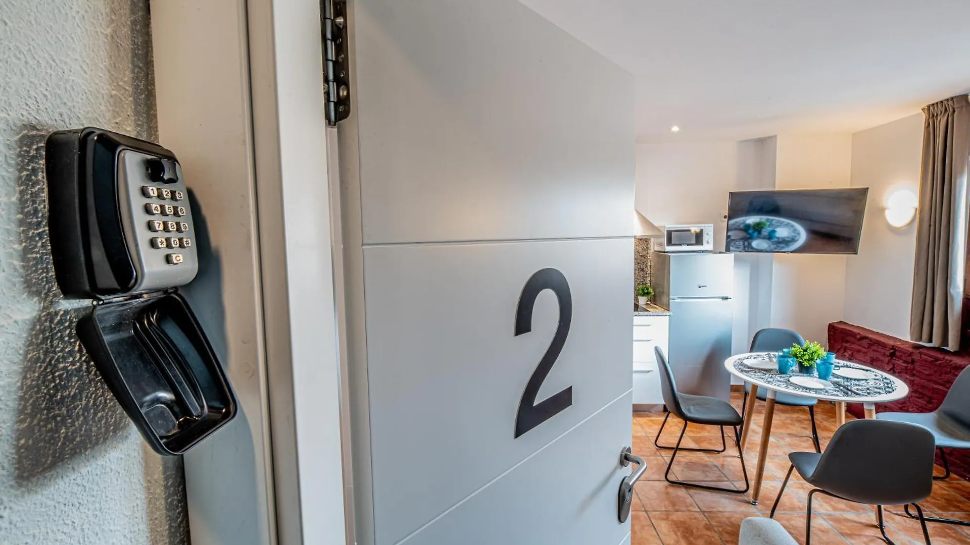Apartamento 3 en la muralla romana junto a la Catedral Tarragona 0*,  España